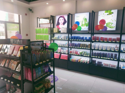 化妝品零售新篇章 自營(yíng)探索與加盟助力